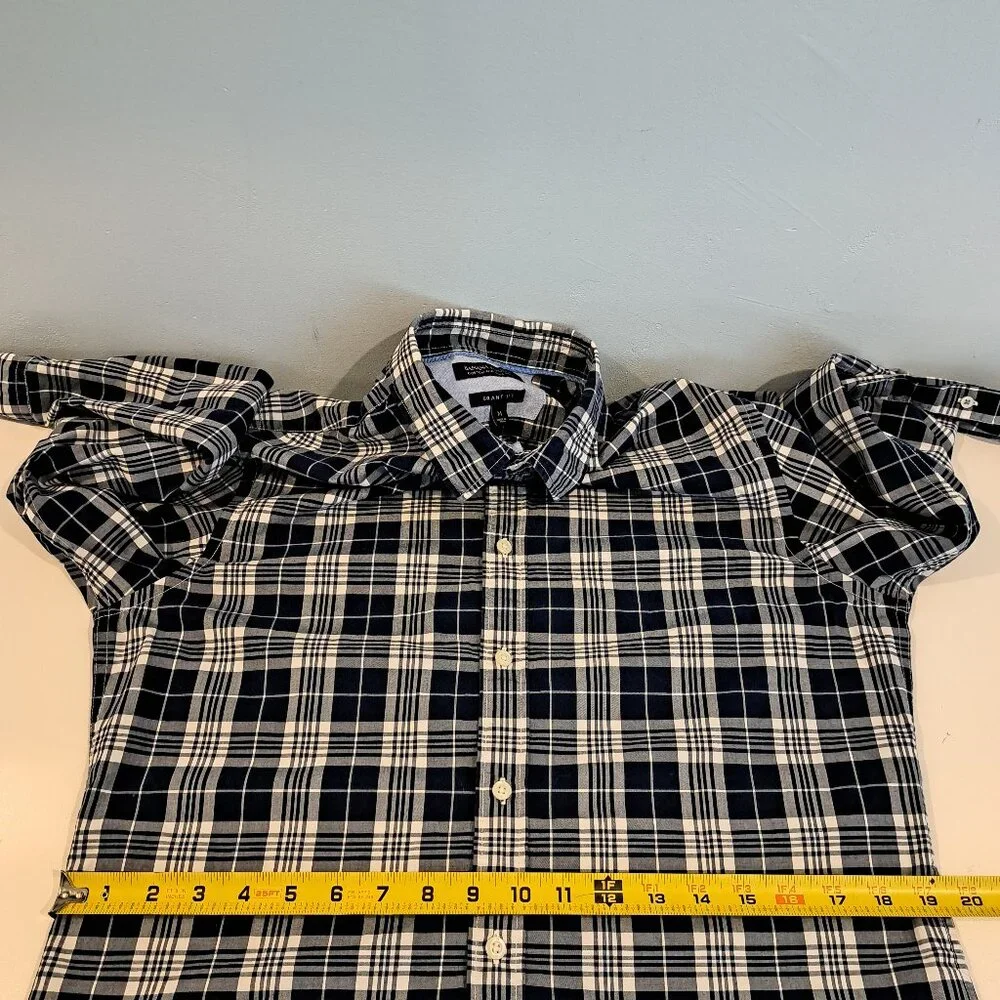 Banana Republic Men's Medium Grant Fit Custom 078 Wash Shirt
